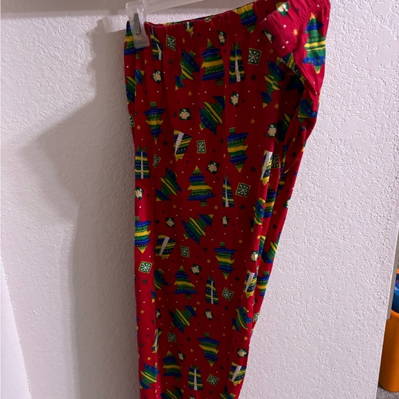 Christmas Pjs only a couple of times. Smoke free and pet free house. - Picture 2 of 7